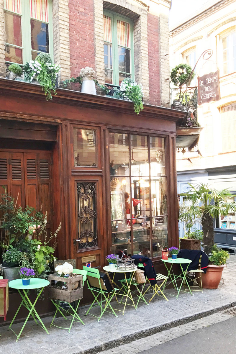 the sweetest little antique shop :)