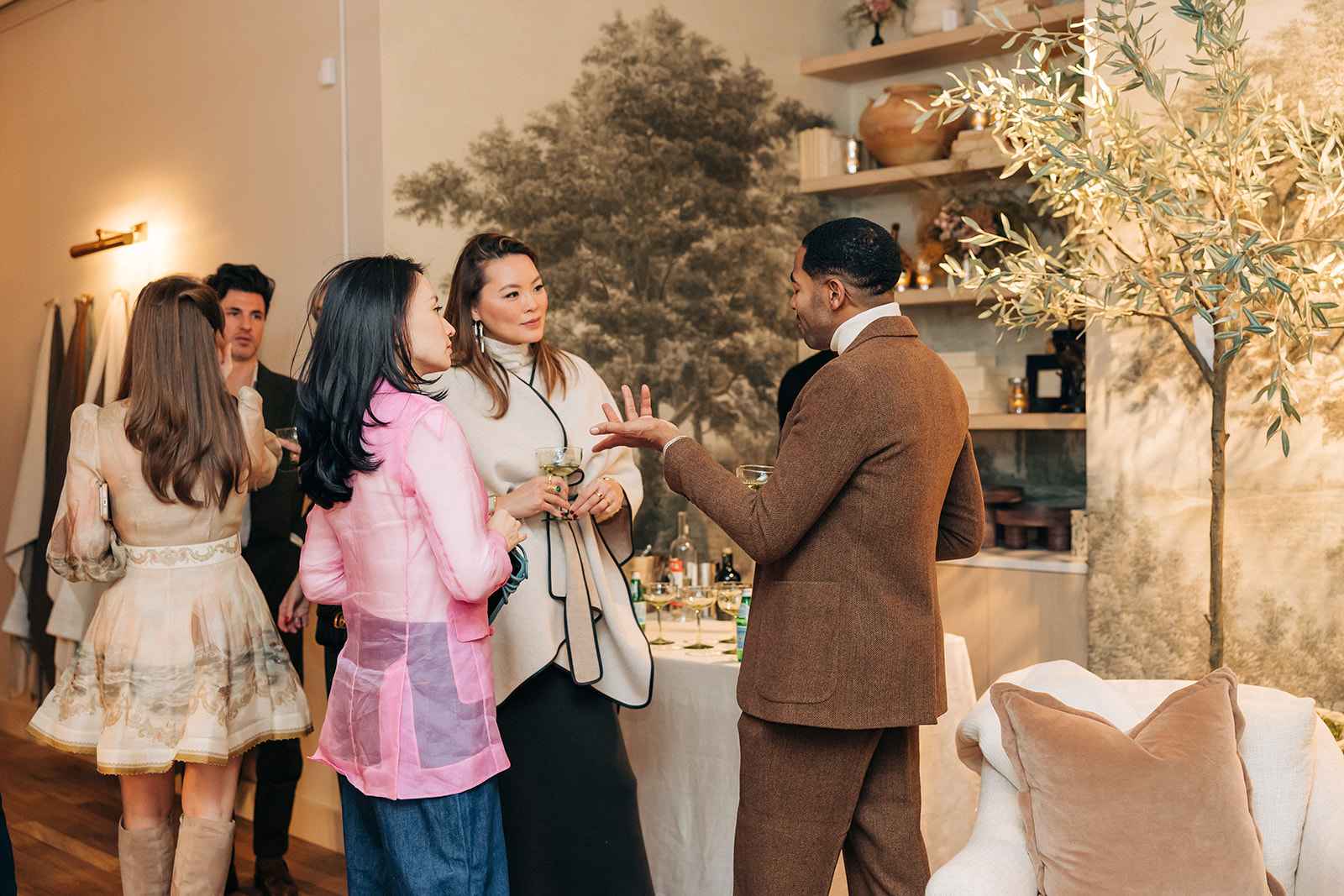 Kathy Kuo x Cucina Cipoletti Dinner Party guests