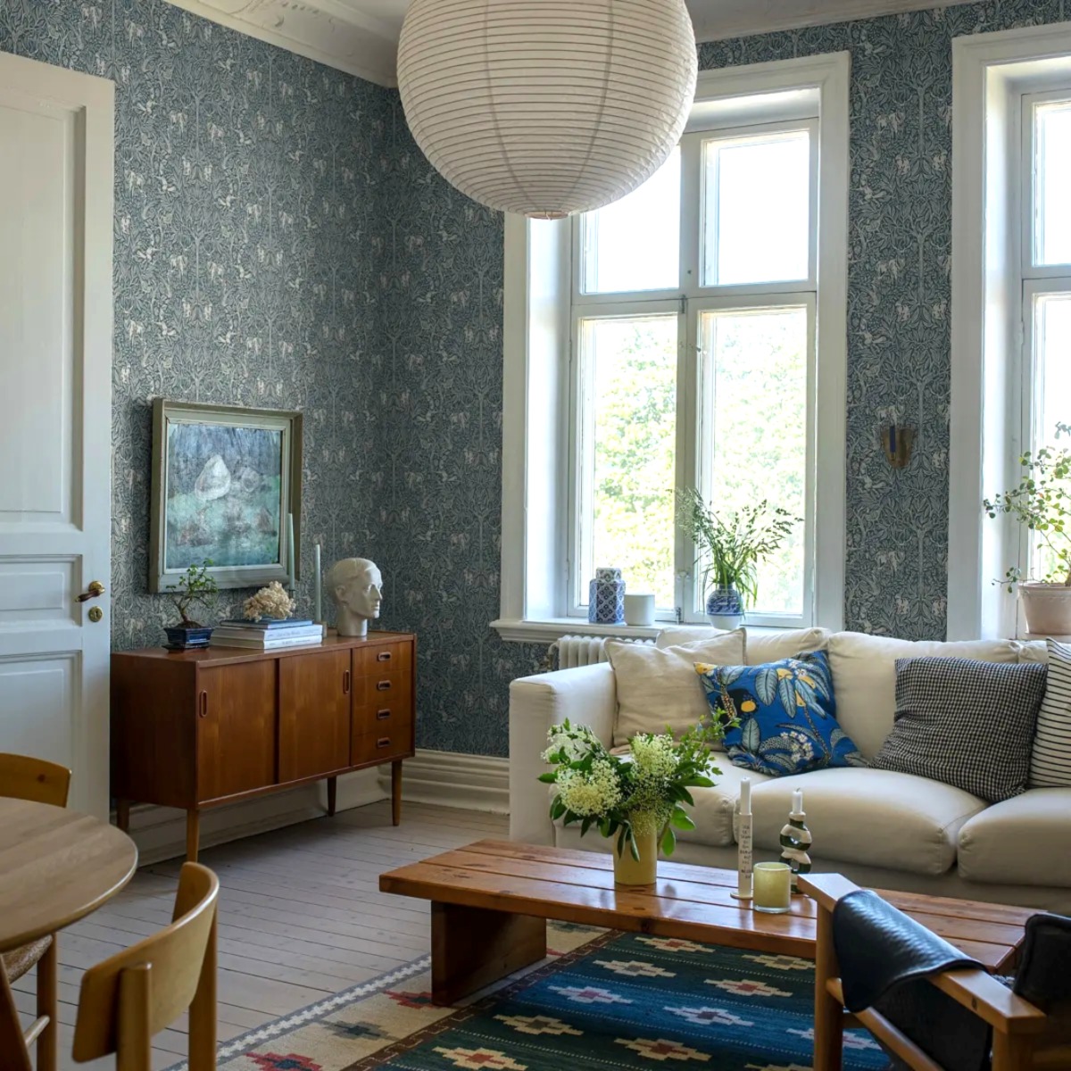 Schumacher Under the Elder Tree blue wallpaper in a living room