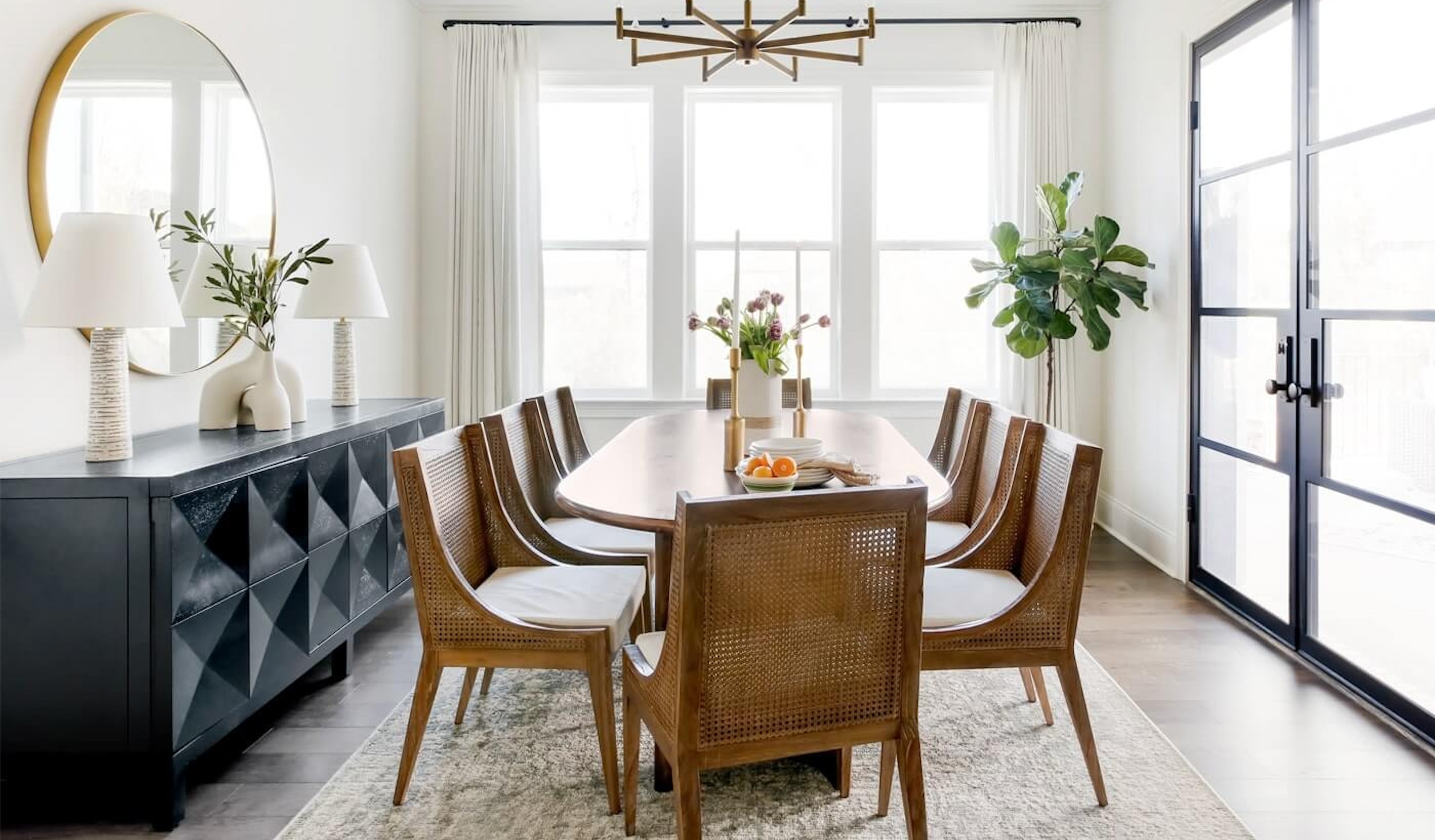 Expert Advice: How to Design a Perfectly Scaled Dining Room