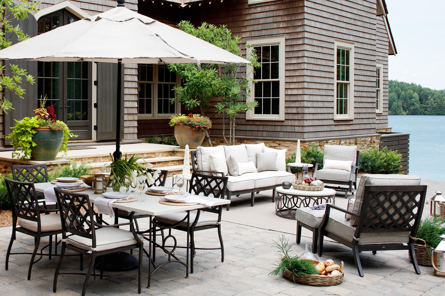 These 5 Furniture Materials Are Magic For The Outdoors