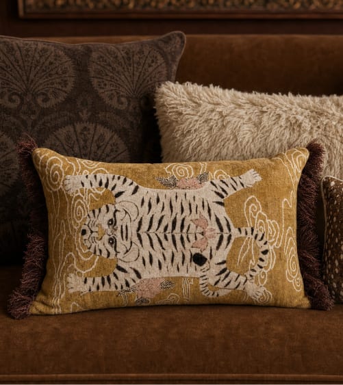 Tiger motif decorative pillow